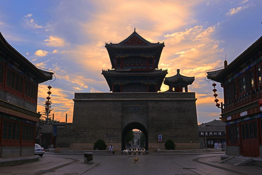 德江旅游是一个拥有众多美丽景点、美食、文化和历史的旅游胜地。德江位于贵州省，是著名的黔西南高原旅游区，是贵州最著名的旅游胜地之一，也是中国最受欢迎的旅游景点之一。