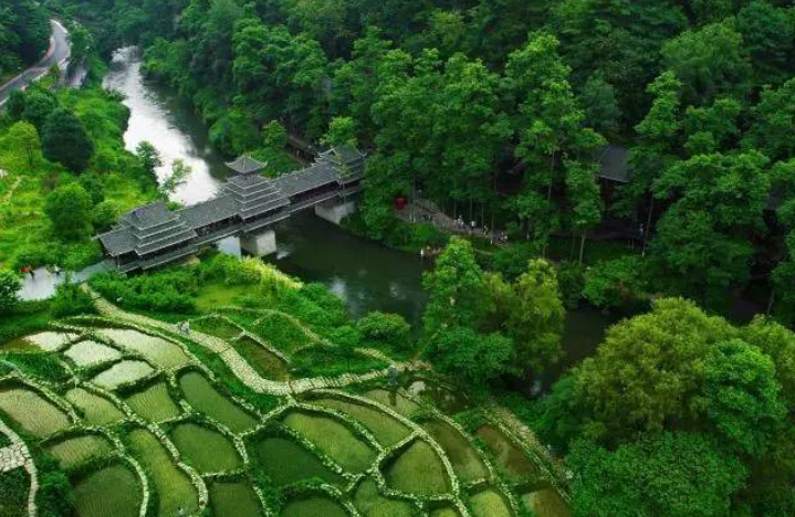 凌源是中国的一座城市2023年，凌源将成为一个非常受欢迎的旅游目的地，每年都有很多游客前往凌源参观，体验其独特的风土人文。