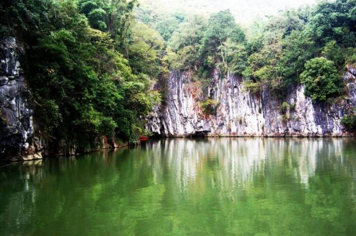 河池旅游跟团游：探索中国最美的山水风光